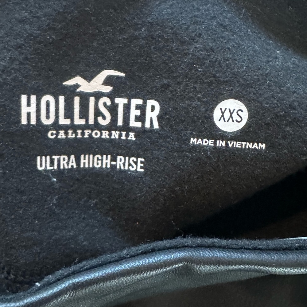 NWT HOLLISTER ULTRA HIGH RISE Faux Leather pants size XXS - Picture 5 of 6